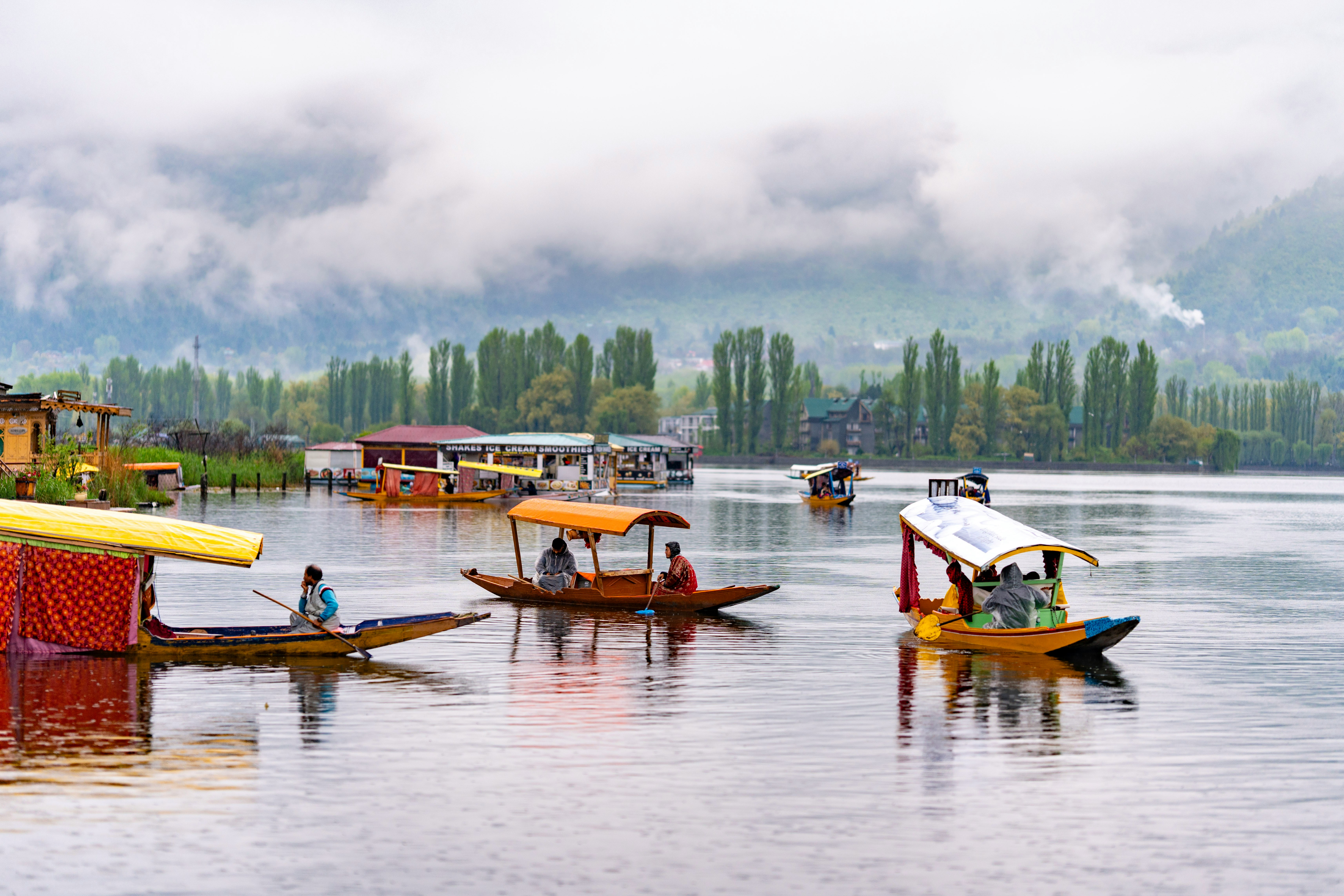 Kashmir Lake Tourist Boat Background